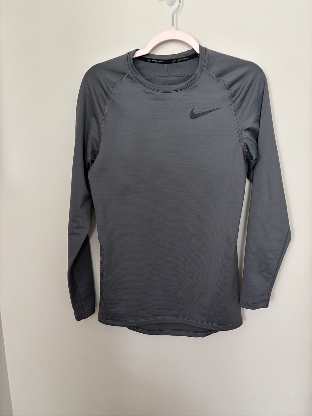 Nike Men’s Long Sleeve Training Top in Charcoal Gray Size S - slim fit -